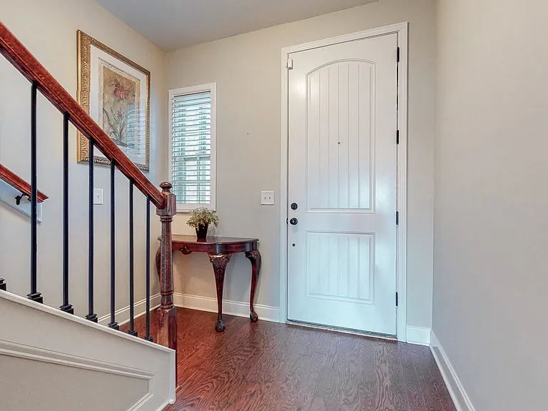 2093 Newark Ln — Photo 4