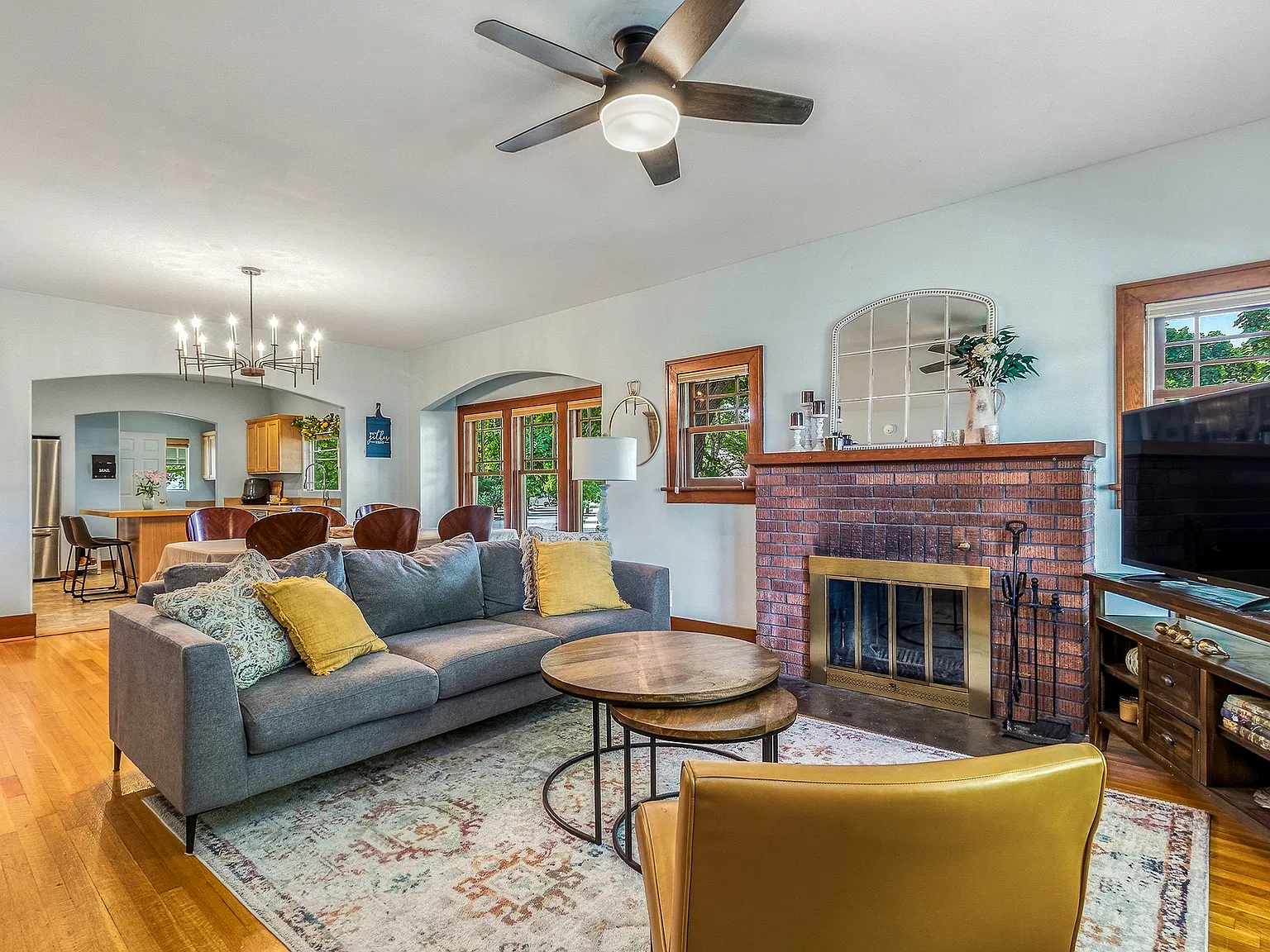 5 bed, 2576 sqft, $2,750 — Photo 3