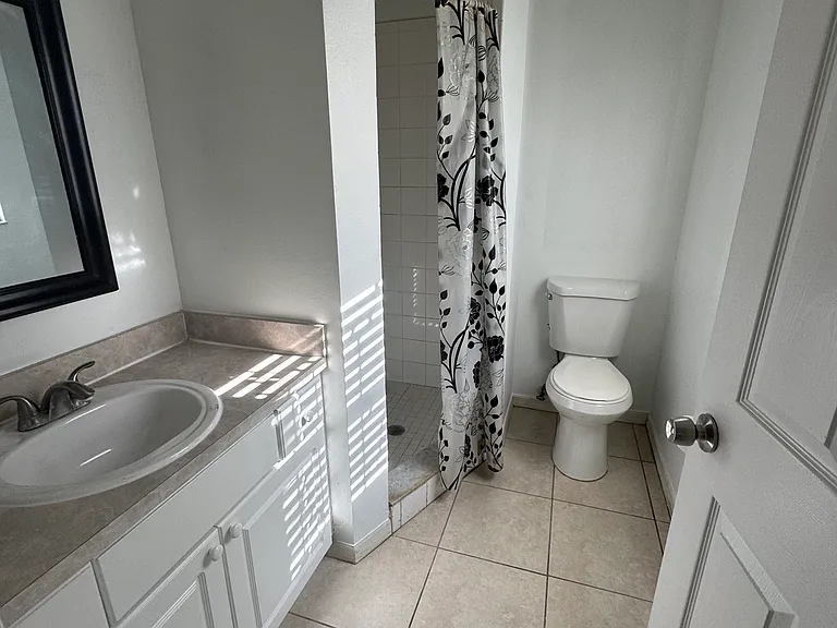 1021 E 22nd Ave — Photo 10