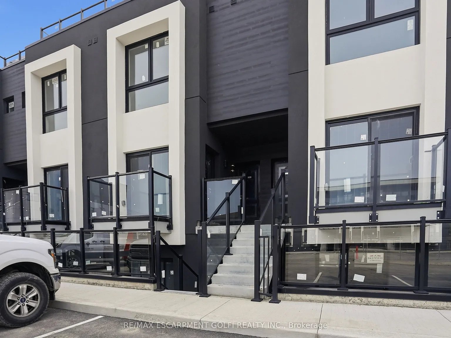 2 bed, $2,050 — Photo 2
