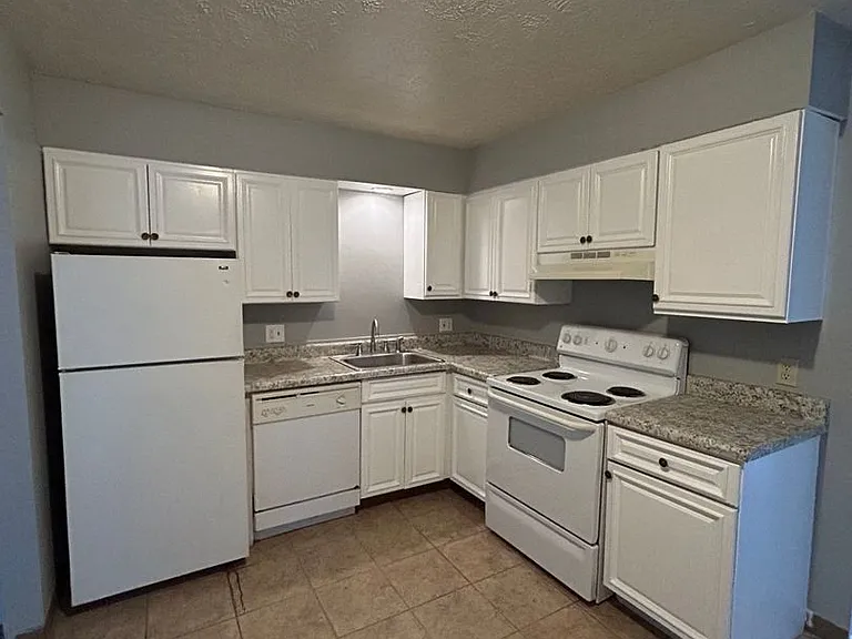 716 Arcadia — Photo 2