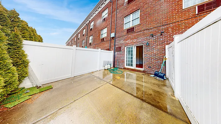 Sold by Remax Edge | media 12