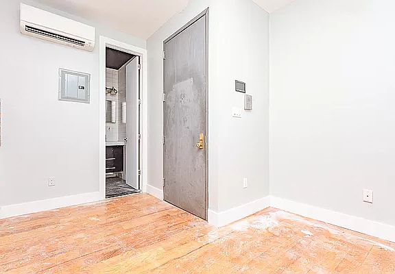 5th image of 1493 Gates Ave APT 3A