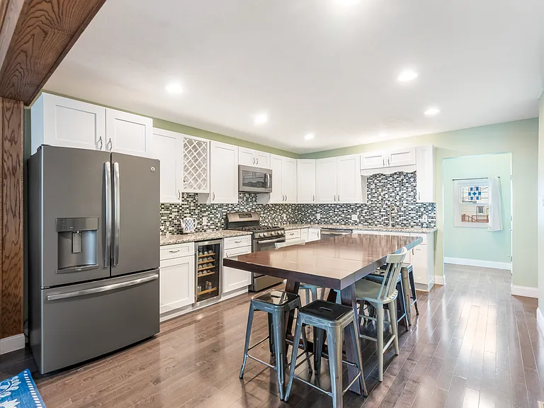 5255 Carnegie St — Photo 3