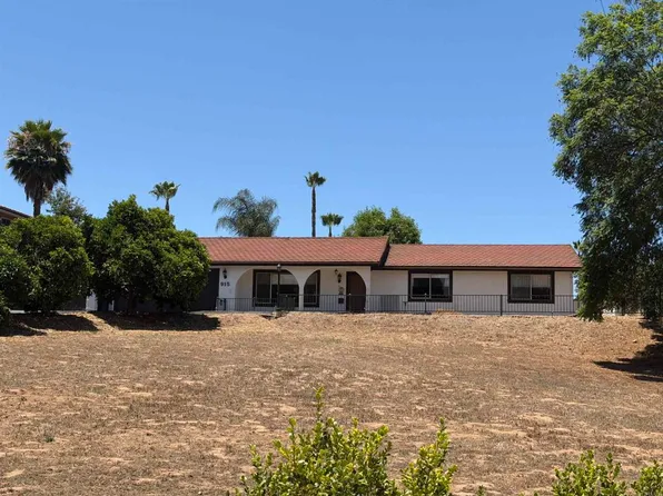 915 Moody Dr, Escondido, CA 92027
