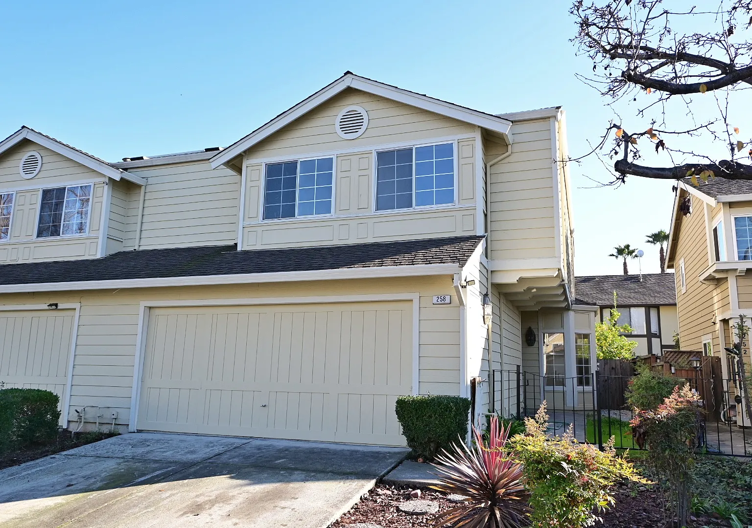 4 bed, 2.5 bath, 1860 sqft, $4,600 — Photo 2
