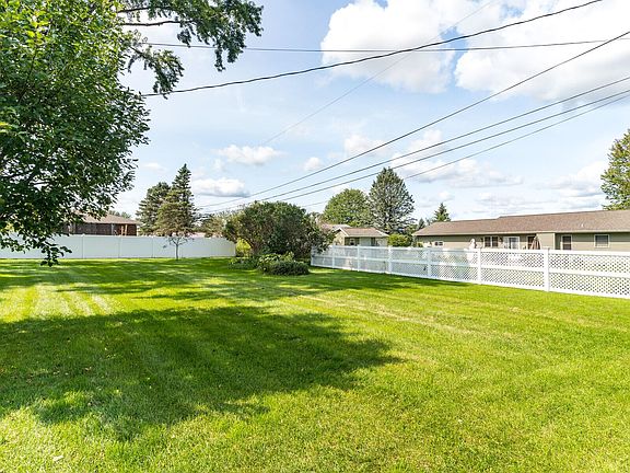 5th image of 250 Lark Ln