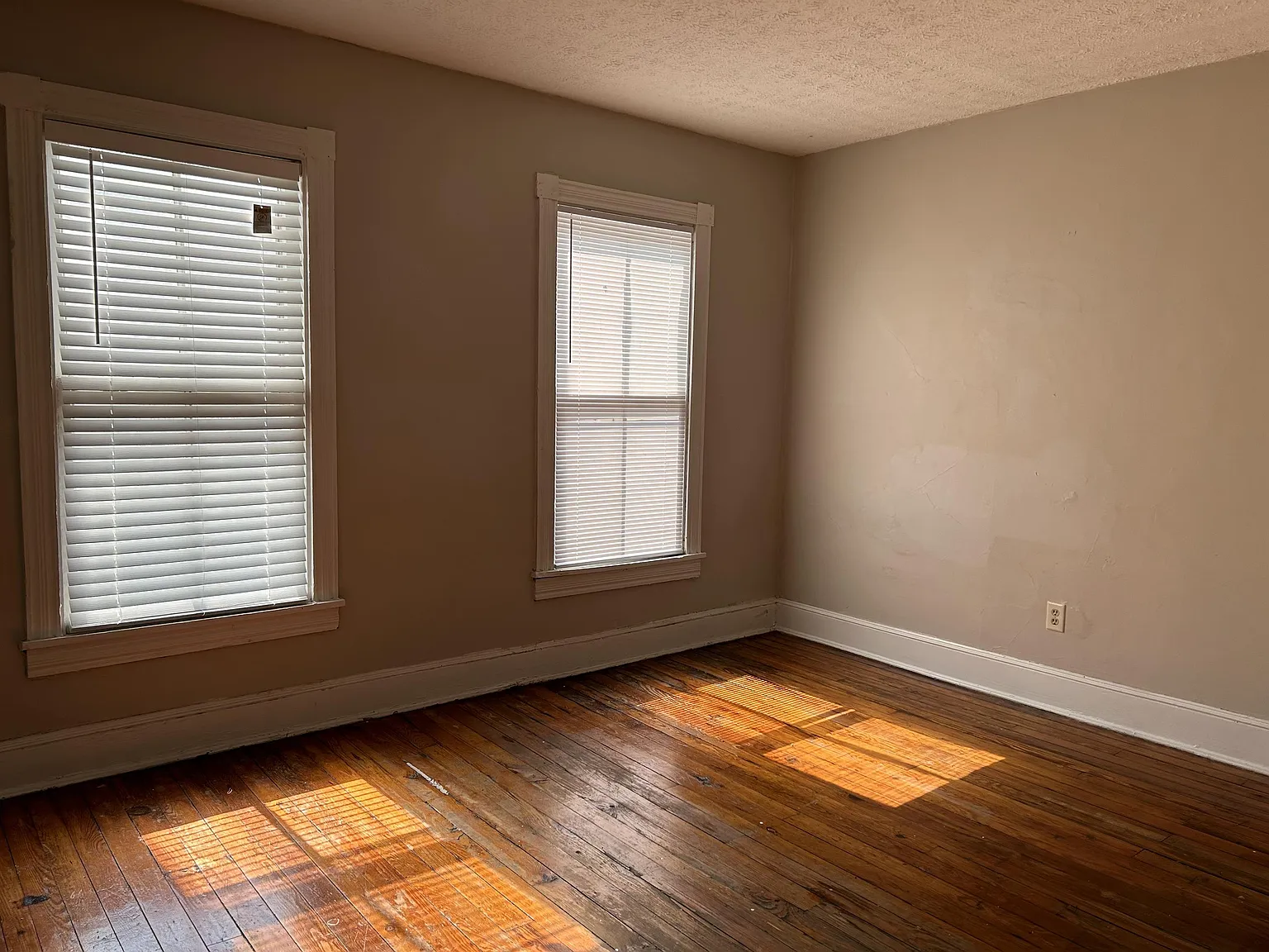 305 S Kent St — Photo 4