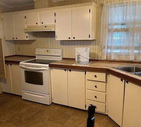 2nd image of 940 Cirrus St #940