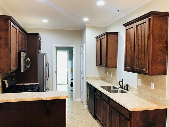 4th image of 60 Park Cres