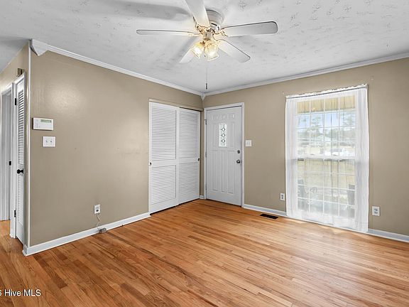 5th image of 111 Yorkshire Drive