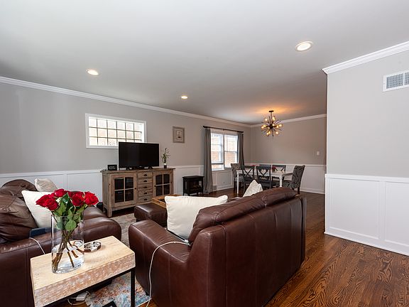 2nd image of 5308 W Sunnyside Ave