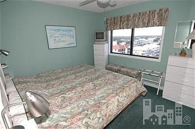 5th image of 1615 S Lake Park Boulevard #1001