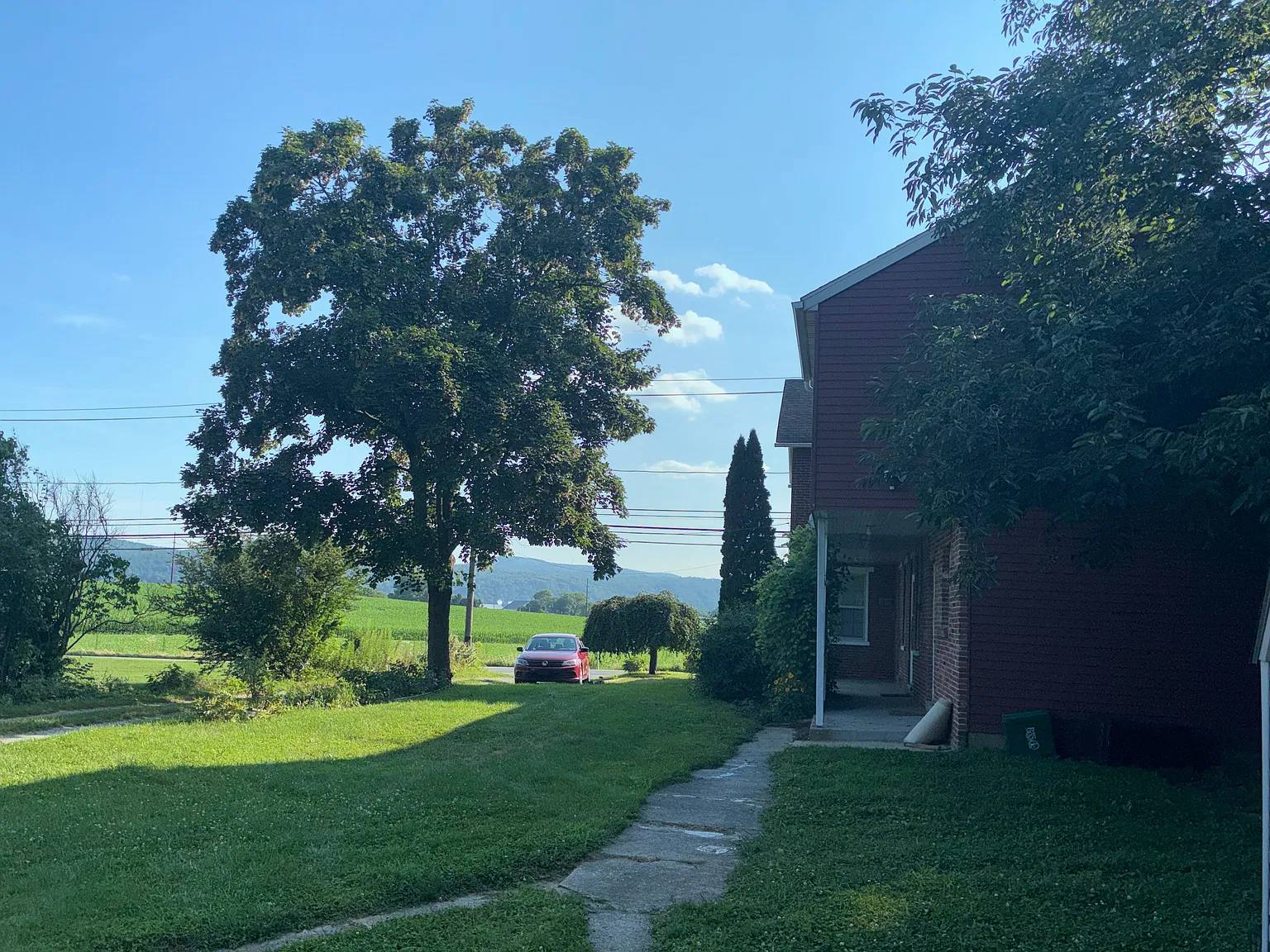 3 bed, 1.5 bath, 1261 sqft, $1,375 — Photo 3