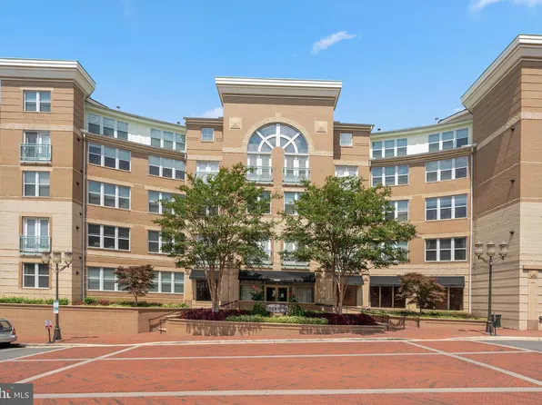 12000 Market St APT 131, Reston, VA 20190