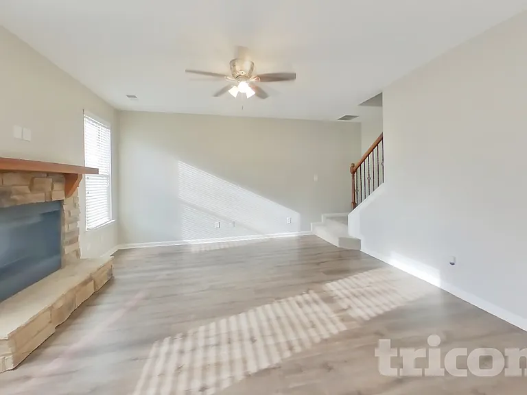 4025 Trimrose Ct — Photo 2