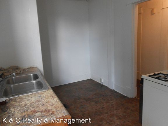 4th image of 1130 Dalzell St