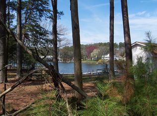 3 N Crowder Ln, Reedville, VA 22539