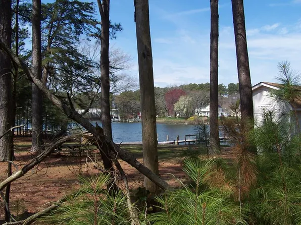3 N Crowder Ln, Reedville, VA 22539