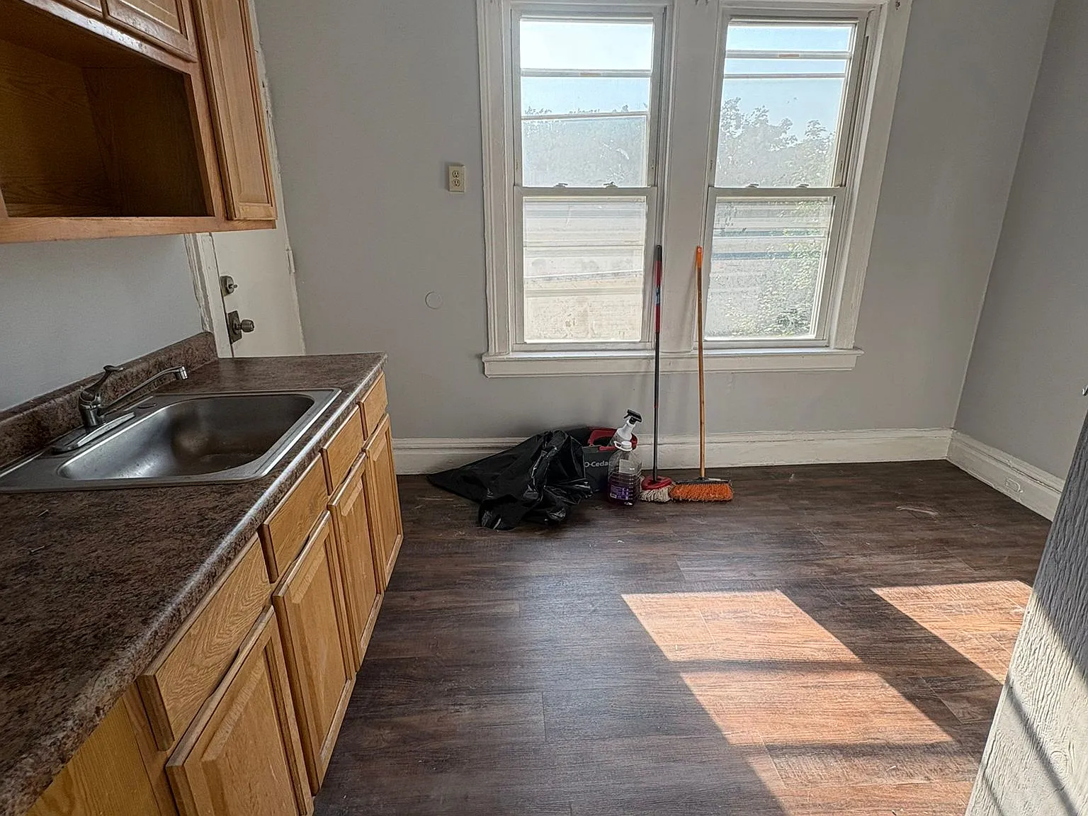 3 bed, 1000 sqft, $1,850 — Photo 1