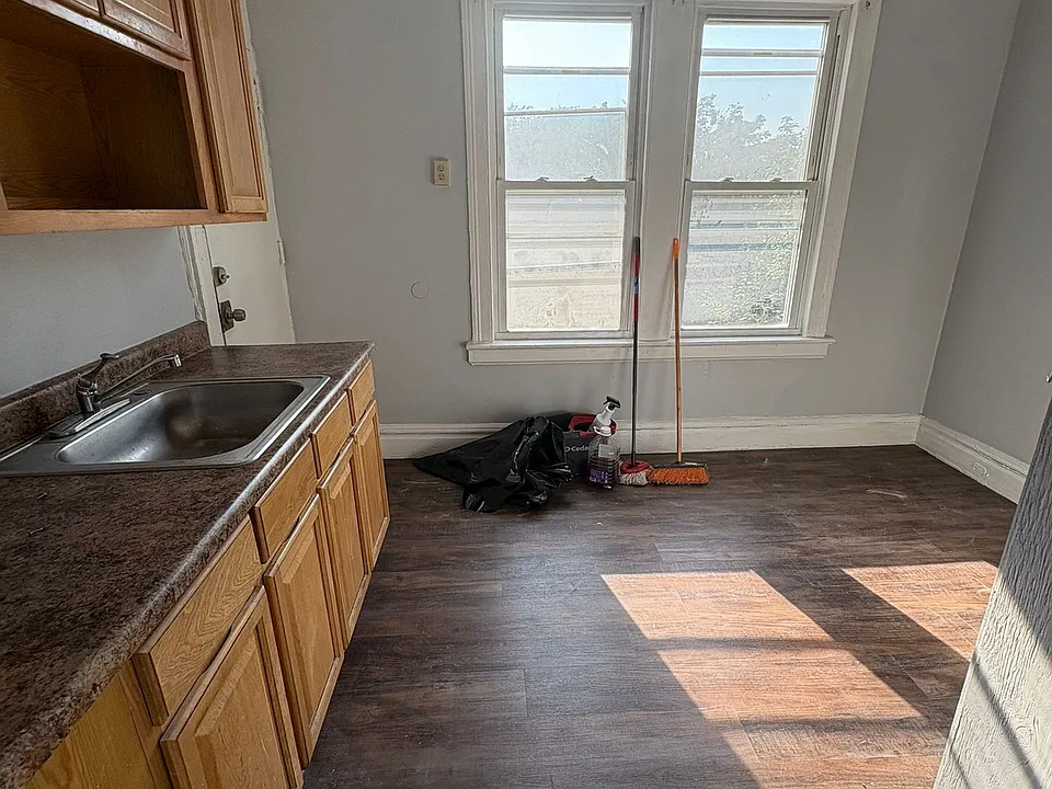 21 Vail St #2R