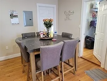 3 bed, 1.0 bath, 1300 sqft, $3,300 — Photo 4