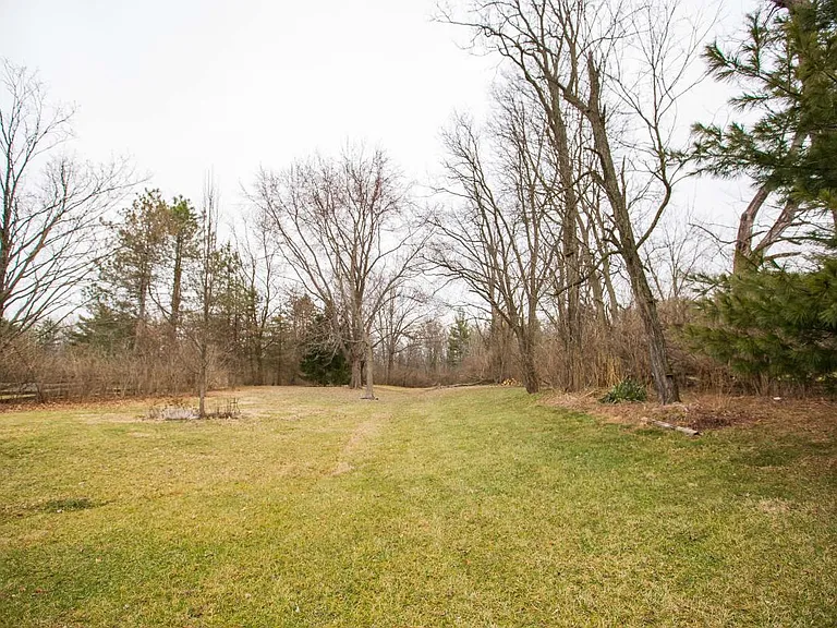 273 Shanahan Rd — Photo 5