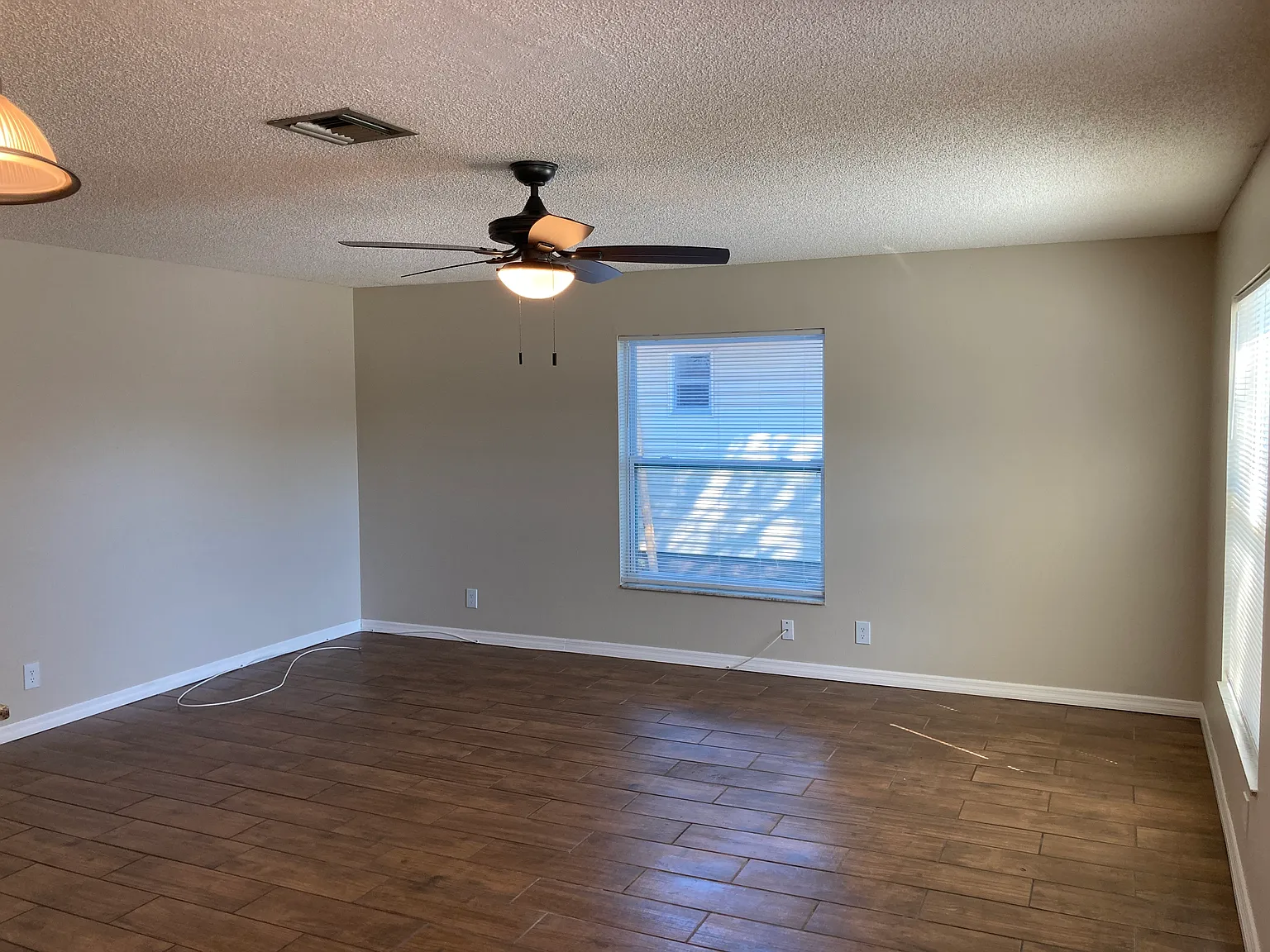 2/1 Duplex In N St Pete — Photo 3