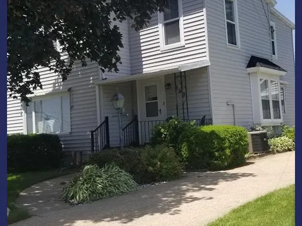 260 Harrison Ave, Platteville, WI 53818