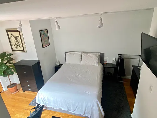 Rented by Compass | media 21