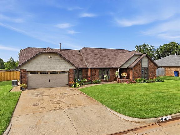 3rd image of 1203 Francis Ln