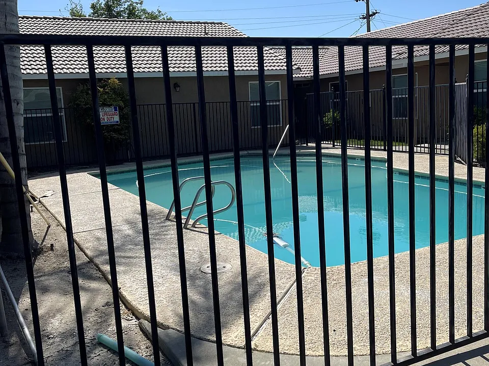 70 N 19th Ave #70C