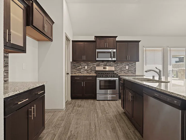 Kitchen with central Island