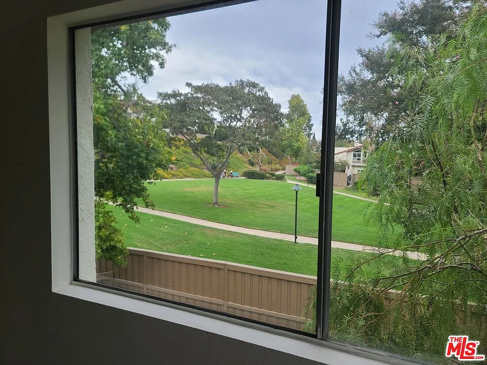 3 bed, 2.5 bath, 2000 sqft, $4,995 — Photo 2