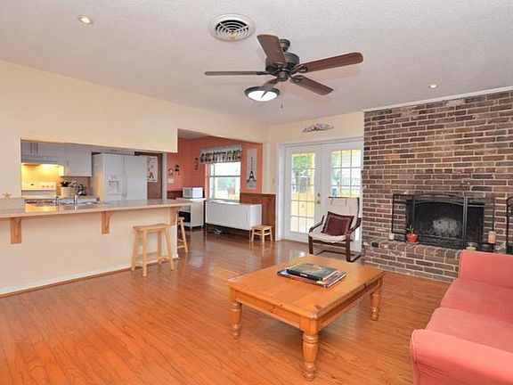 3rd image of 2139 Whitehall Dr