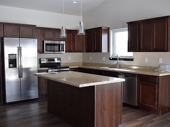 3rd image of 621 Croell Ave
