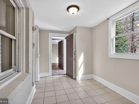 5th image of 207 Adams St NE