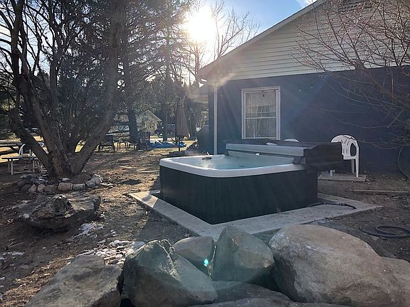 3rd image of 424 Circle Dr