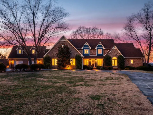 320 Crestview Ln, Dayton, TN 37321