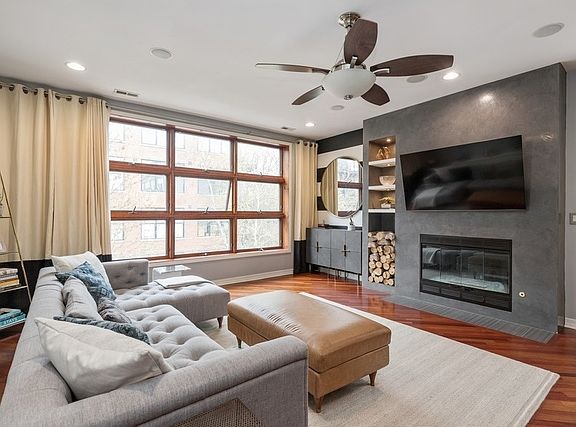 3rd image of 2213 W Wabansia Ave APT 2A