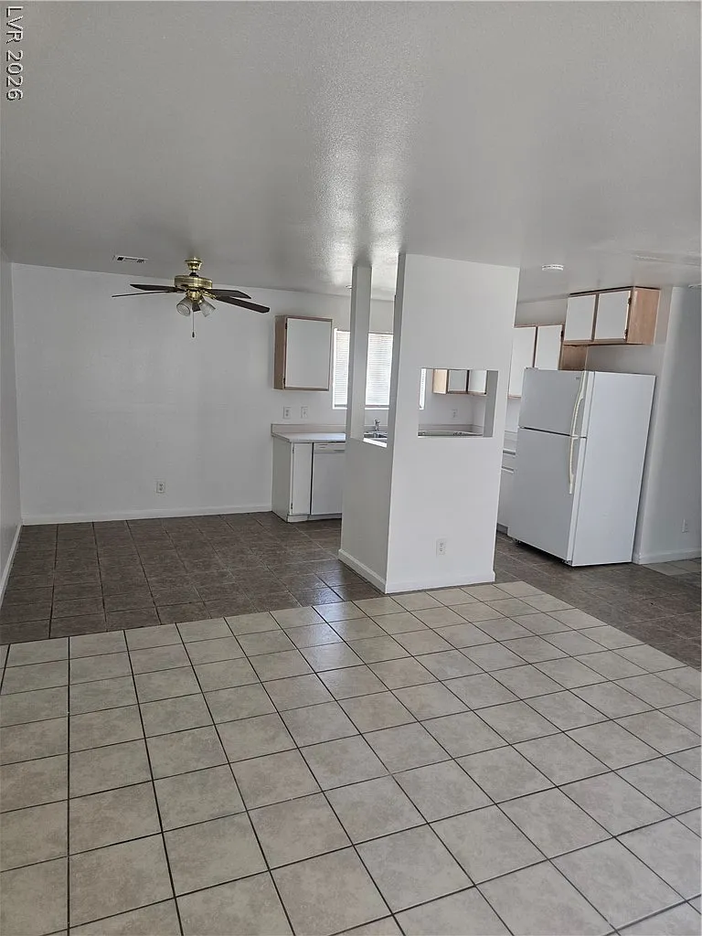 2 bed, 2.0 bath, 3936 sqft, $1,250 — Photo 2