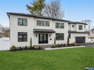 623 Alberta Dr, Paramus, NJ 07652