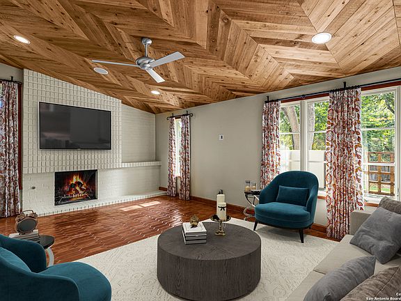 5th image of 129 Newbury Terrace