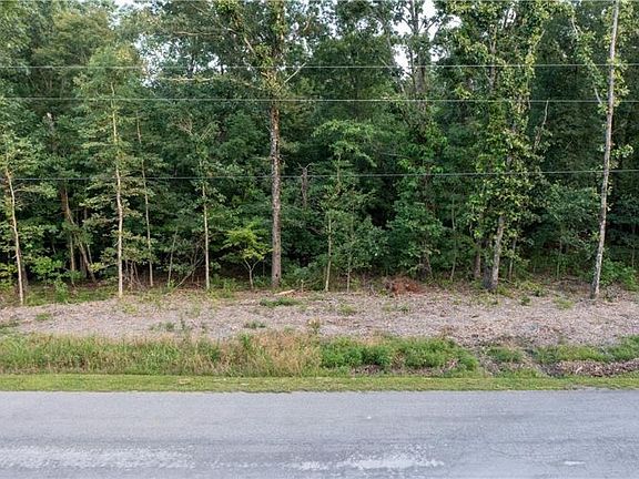 3rd image of Leawood Ln
