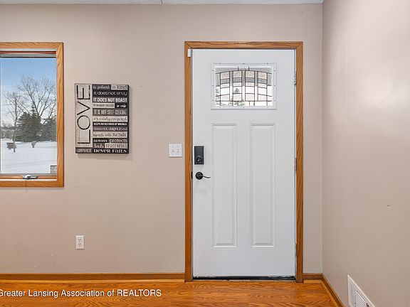 3rd image of 5170 Beaumaris Cir