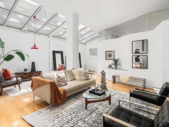 2nd image of 149 W 22nd St #1W
