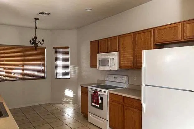 3 bed, 1474 sqft, $2,250 — Photo 2