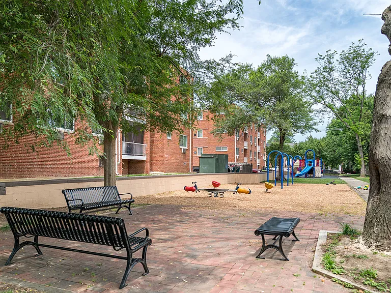 Mason Avenue Apartments — Photo 32