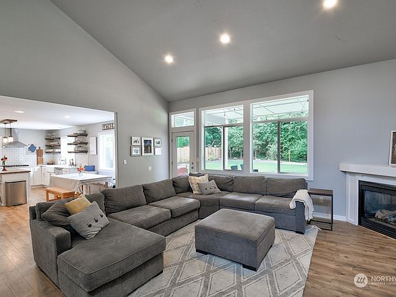 5th image of 4549 74th Avenue SE