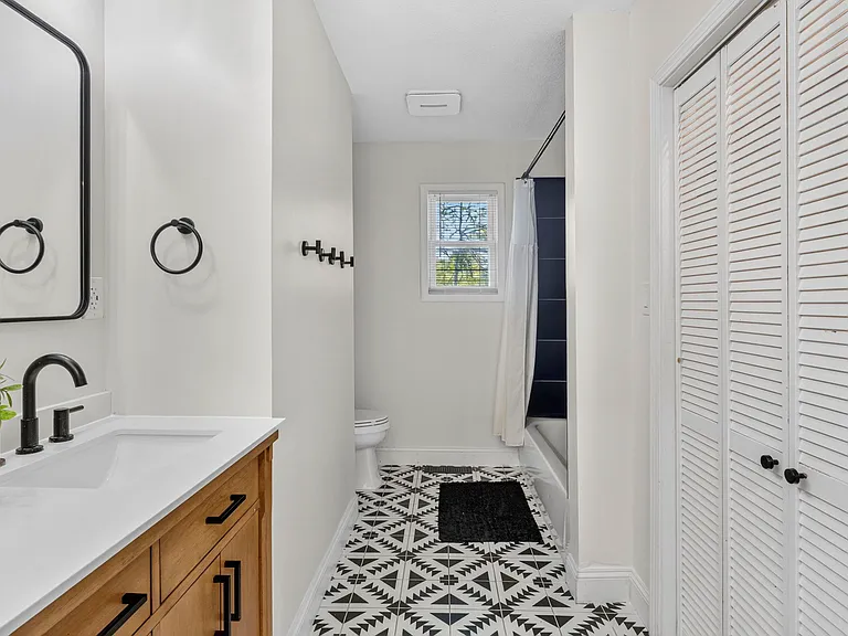 103 W 13th St #1 — Photo 26
